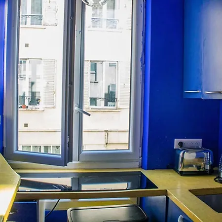 Magnificent Colored Apartment Near Montparnasse Paris
