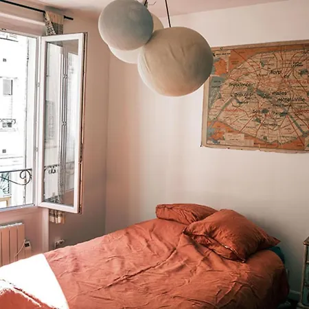 Magnificent Colored Apartment Near Montparnasse Apartment
