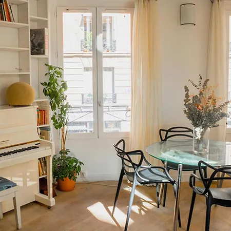 Magnificent Colored Apartment Near Montparnasse Paris